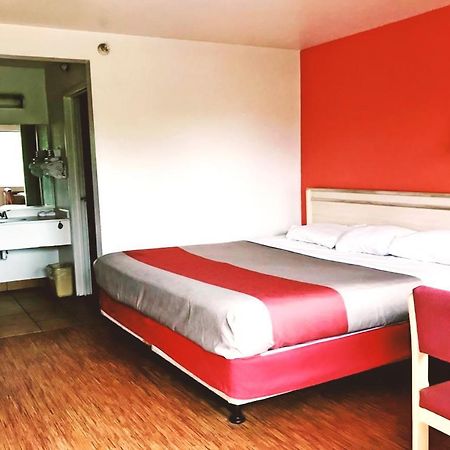 Key Inn Macedonia エクステリア 写真