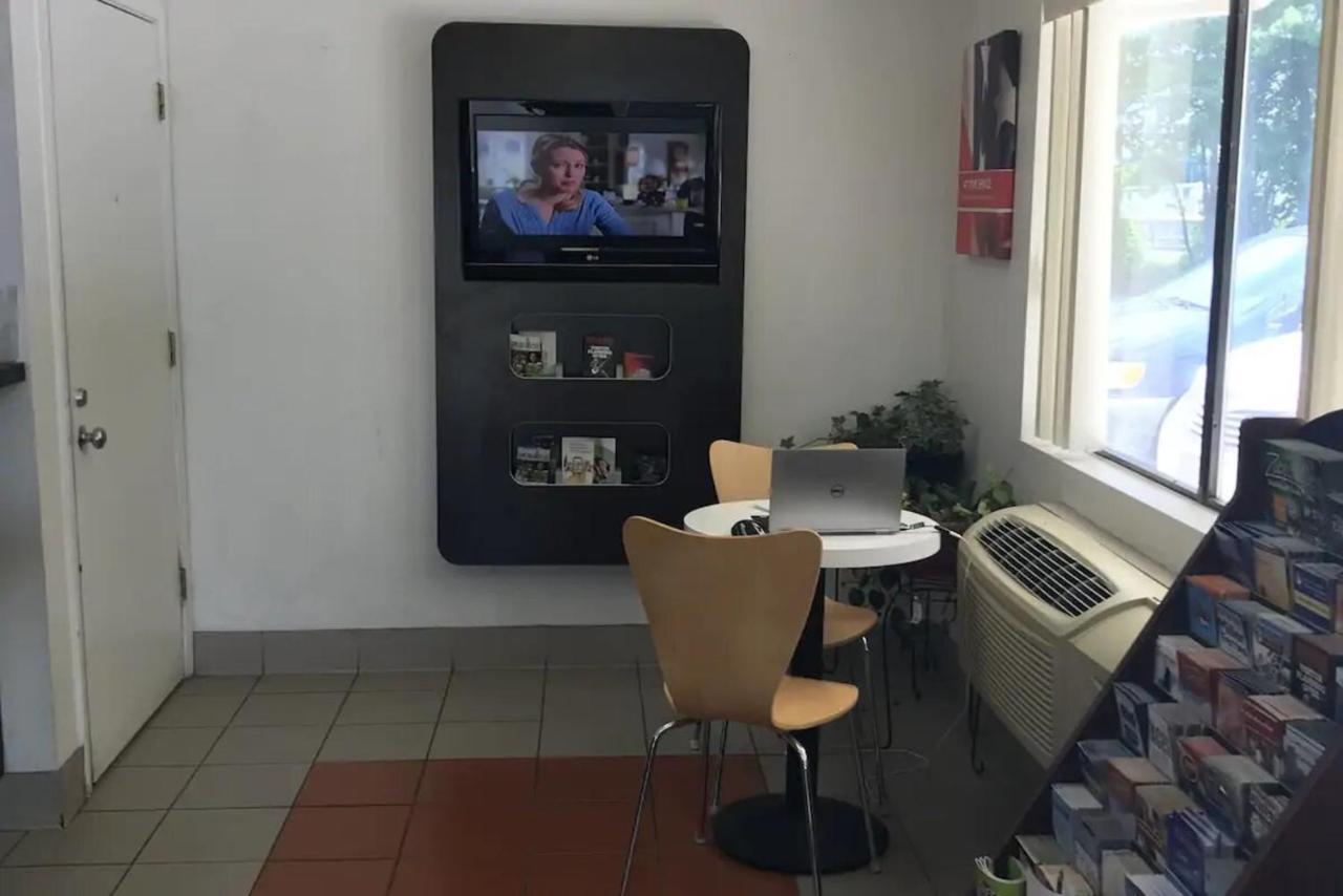 Key Inn Macedonia エクステリア 写真