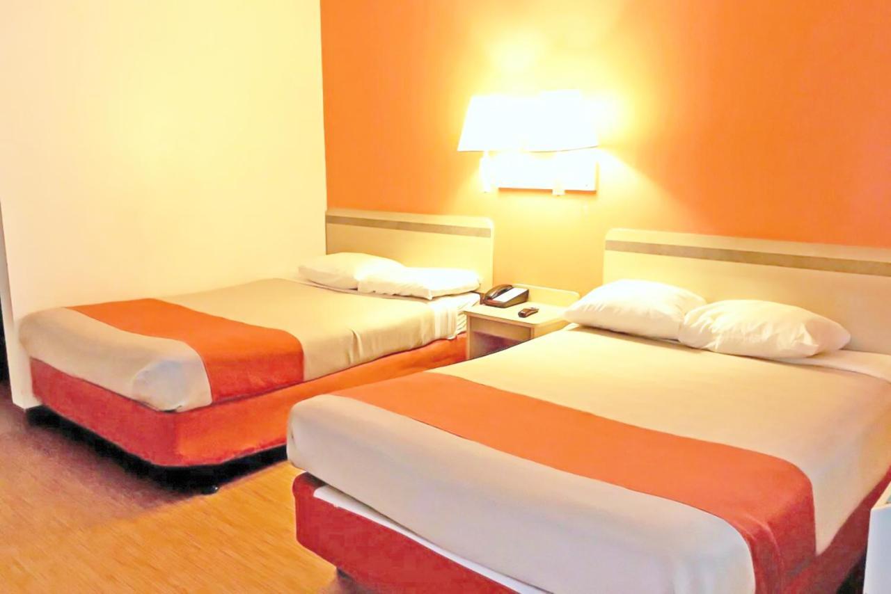 Key Inn Macedonia エクステリア 写真