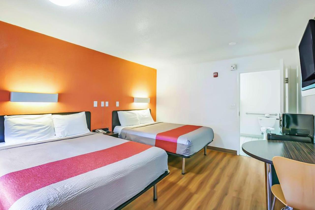 Key Inn Macedonia エクステリア 写真