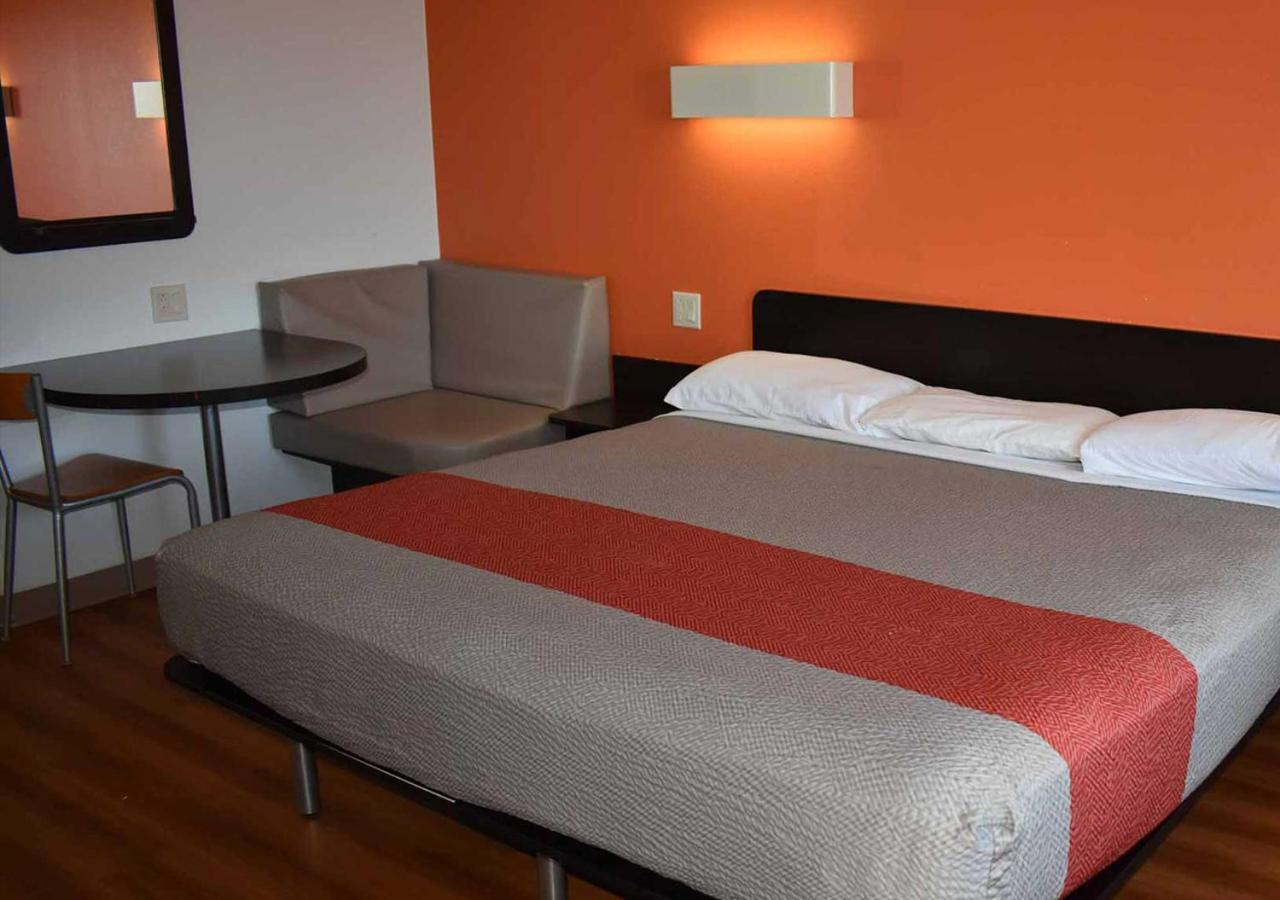Key Inn Macedonia エクステリア 写真