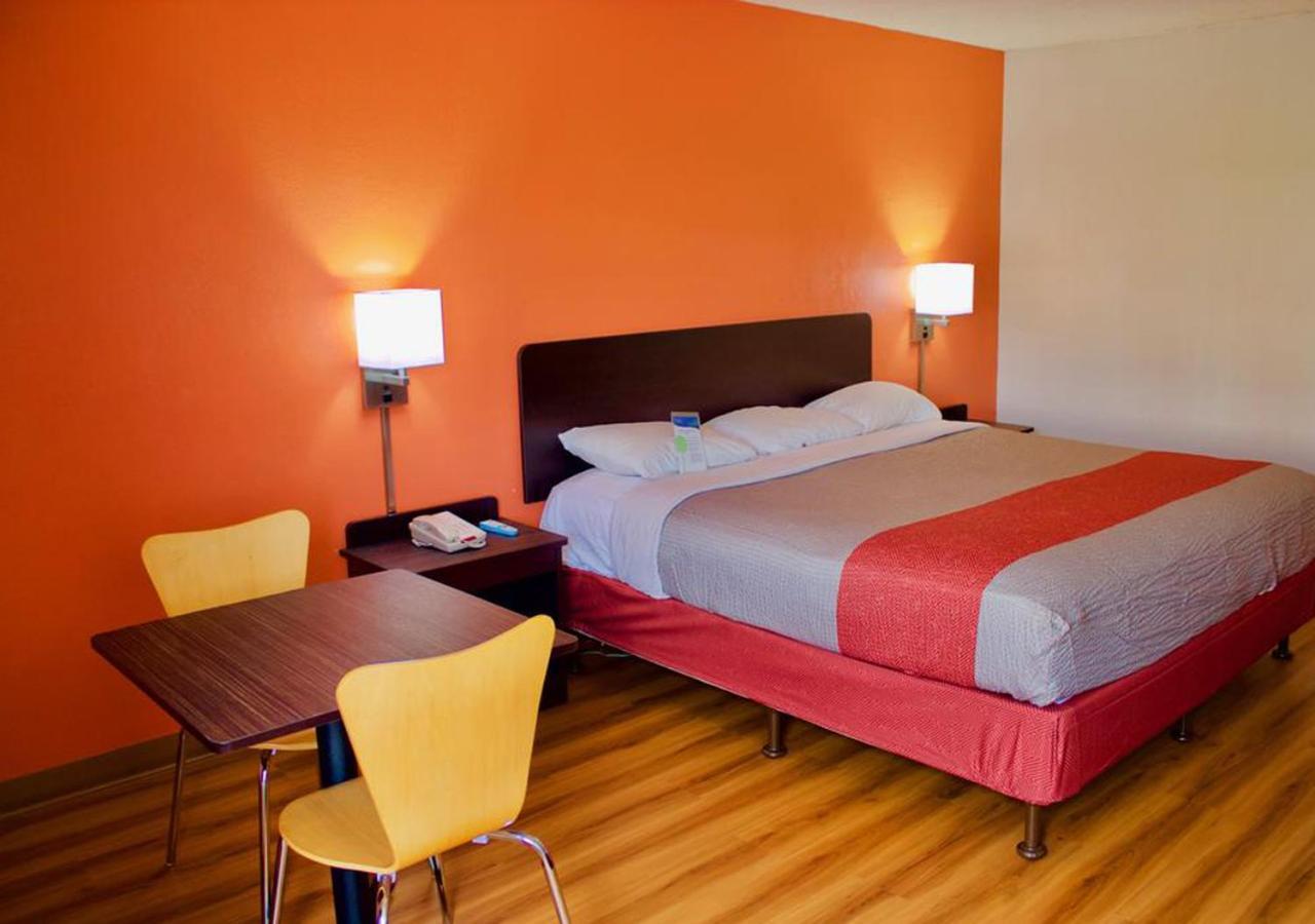 Key Inn Macedonia エクステリア 写真