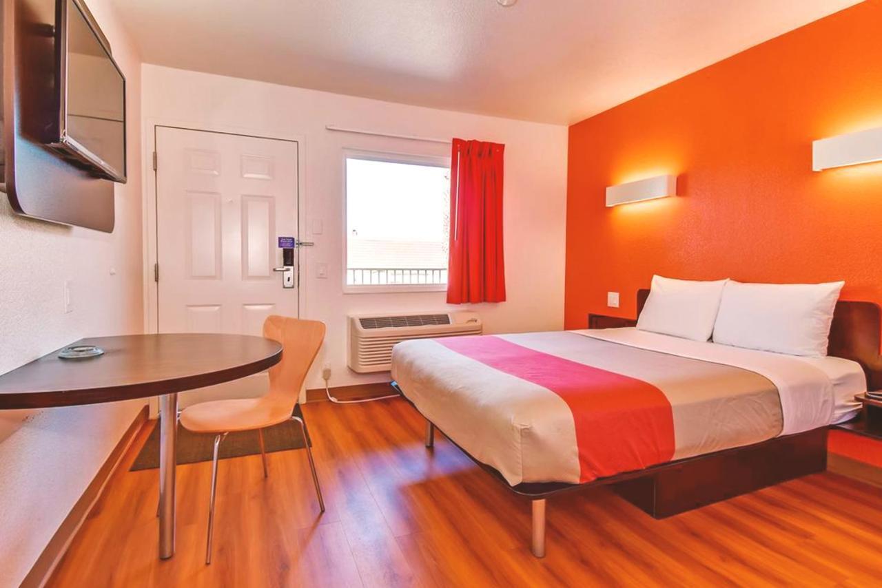 Key Inn Macedonia エクステリア 写真