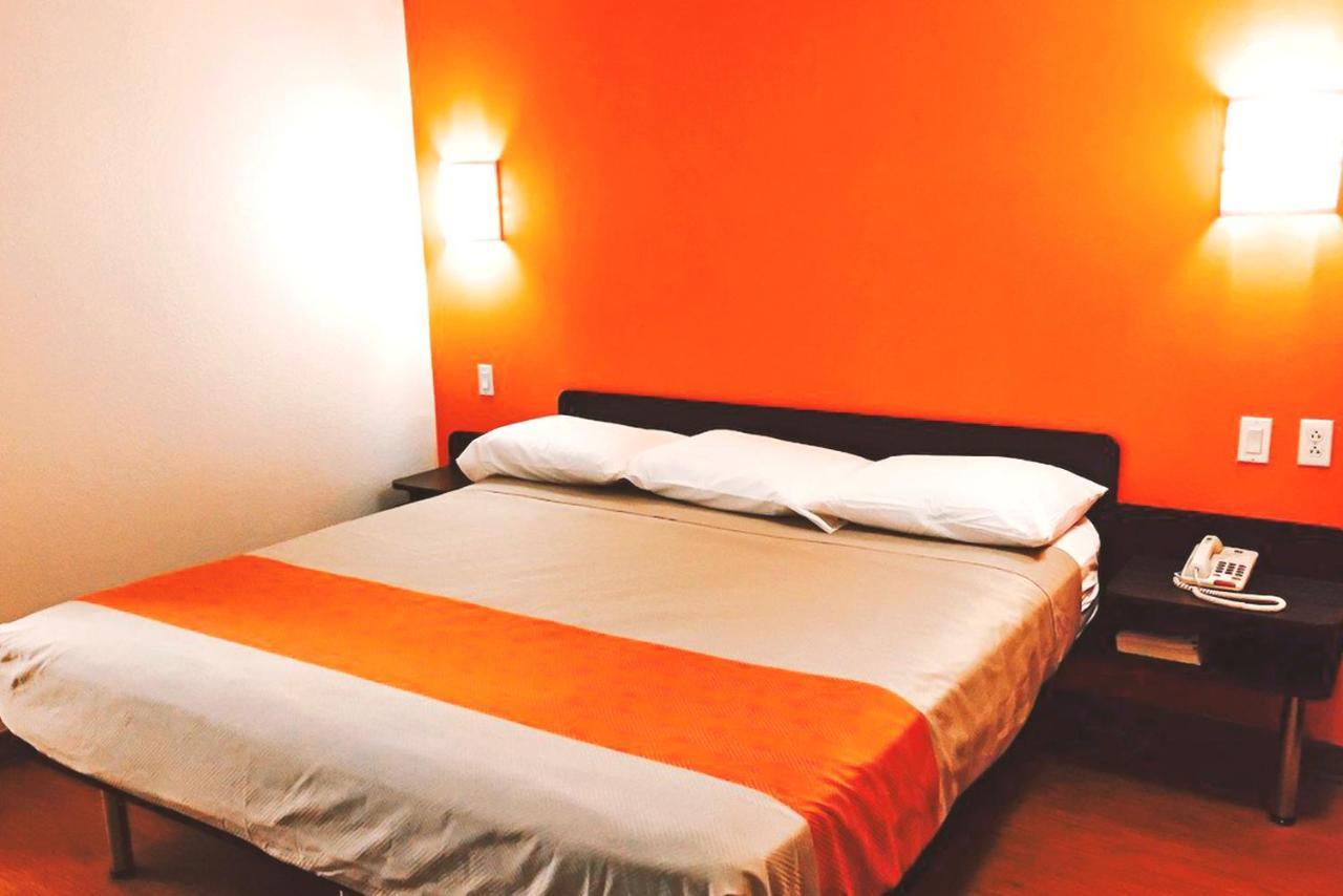Key Inn Macedonia エクステリア 写真