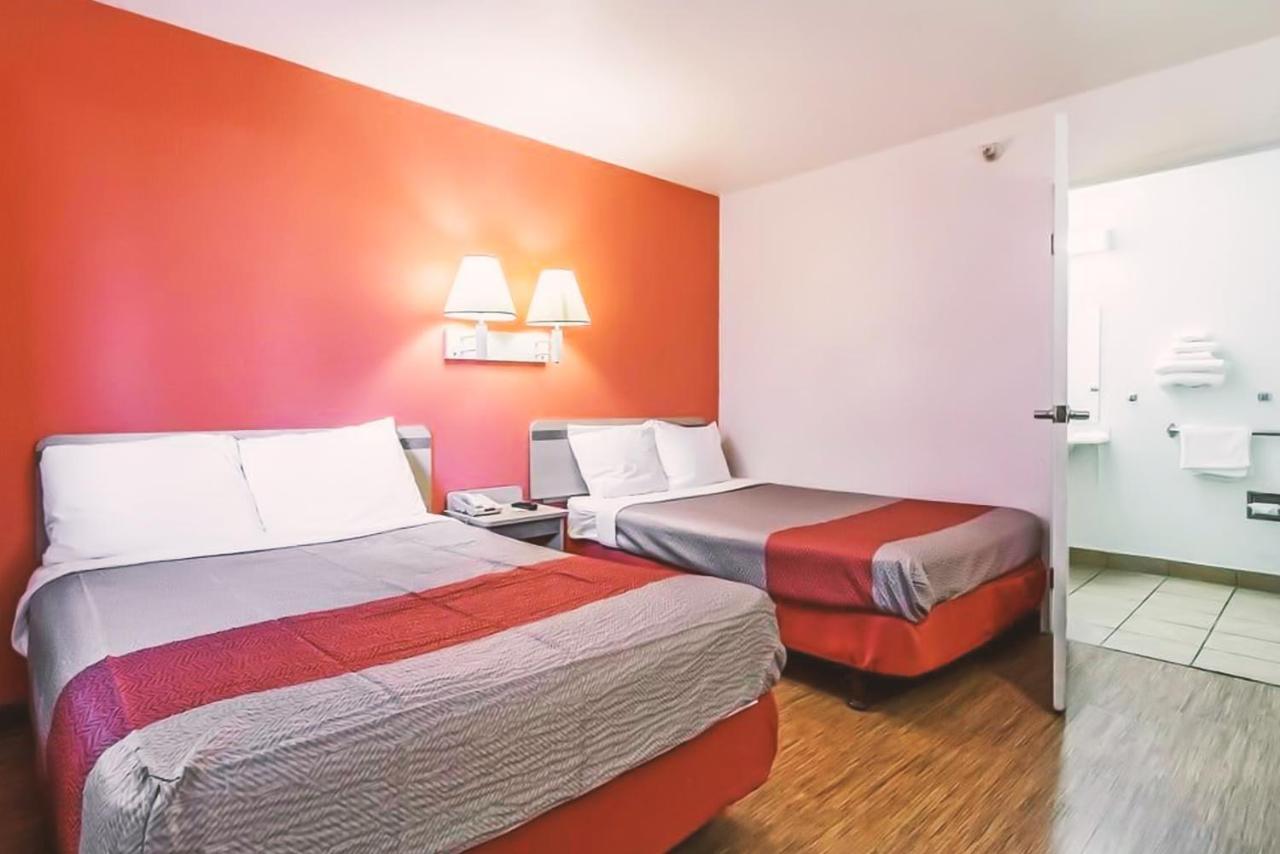 Key Inn Macedonia エクステリア 写真
