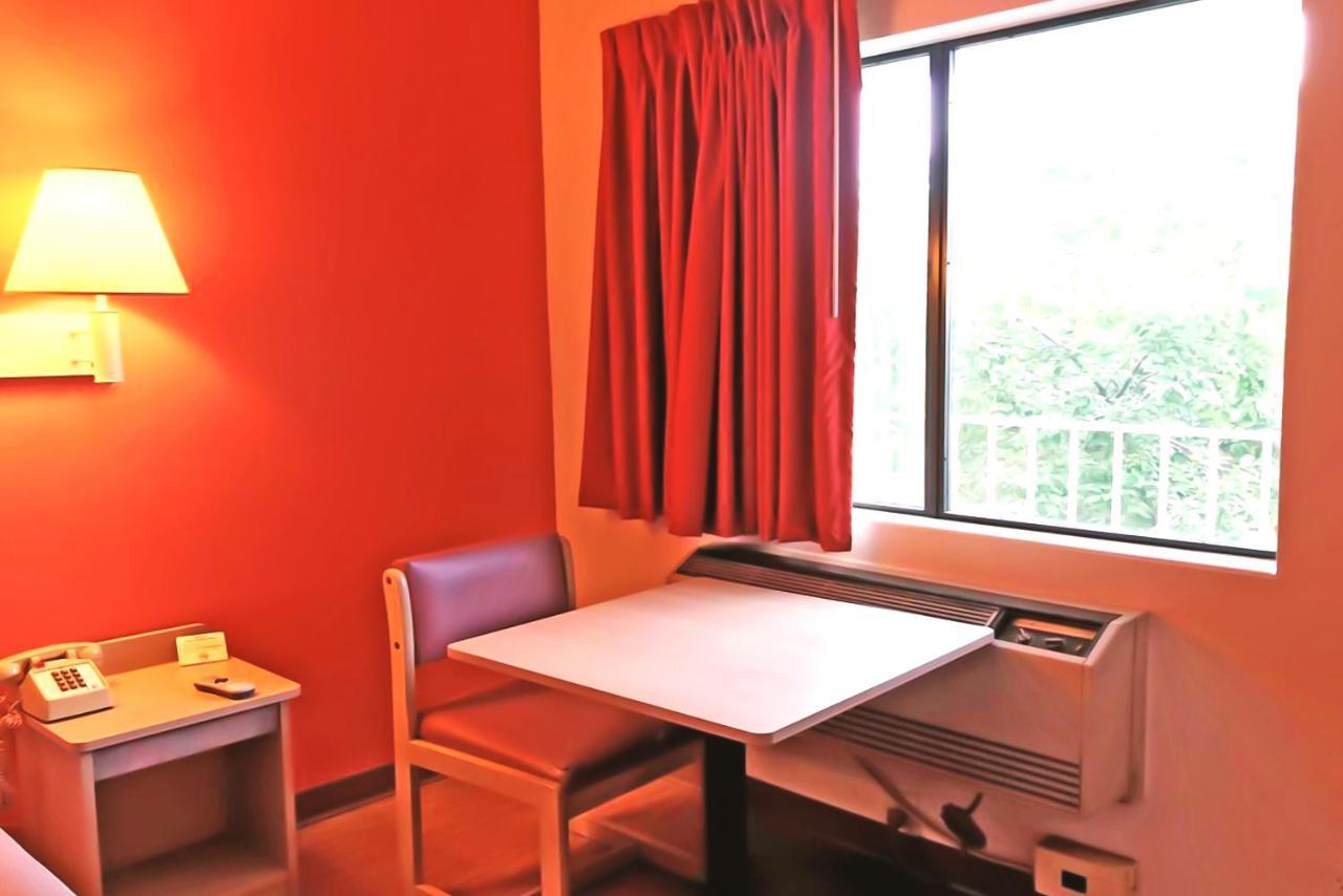 Key Inn Macedonia エクステリア 写真