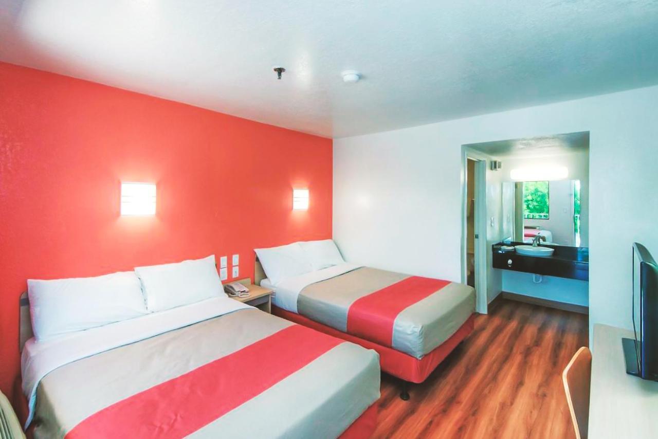 Key Inn Macedonia エクステリア 写真