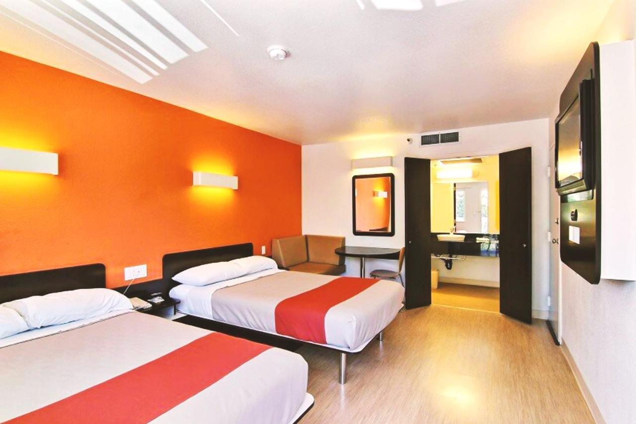 Key Inn Macedonia エクステリア 写真
