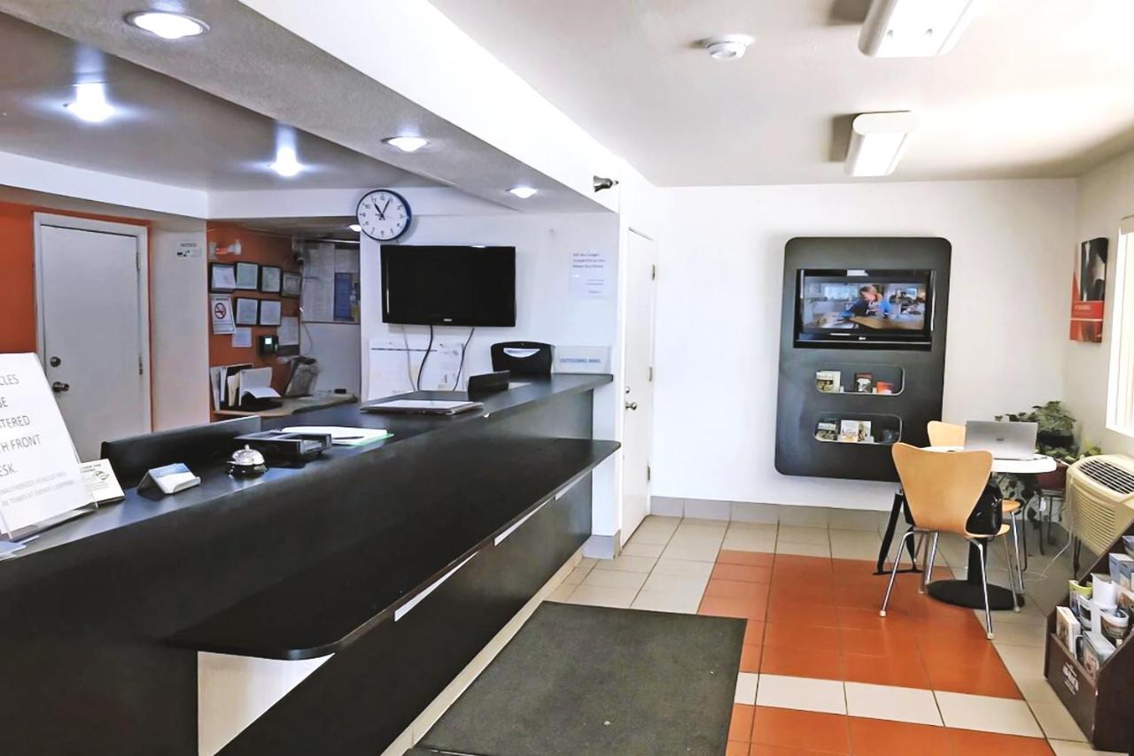 Key Inn Macedonia エクステリア 写真