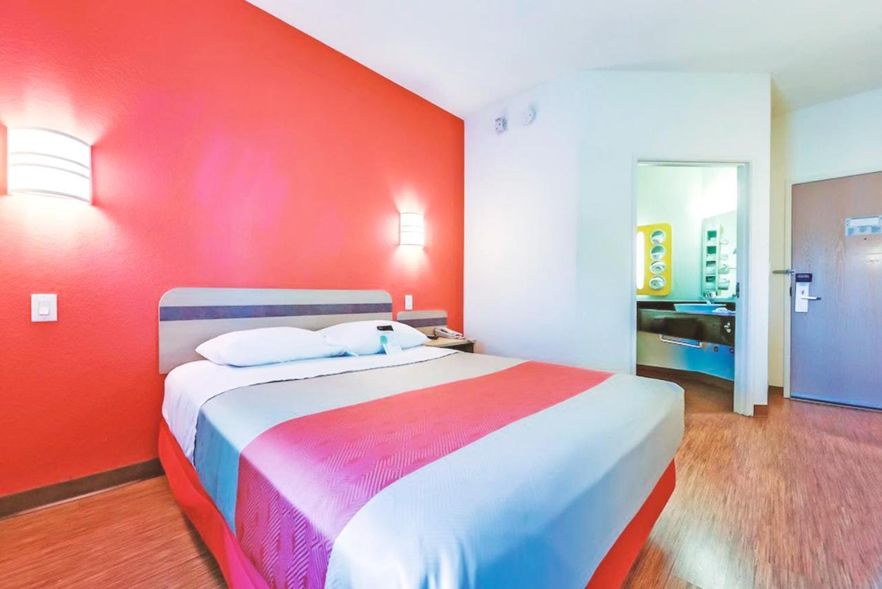 Key Inn Macedonia エクステリア 写真