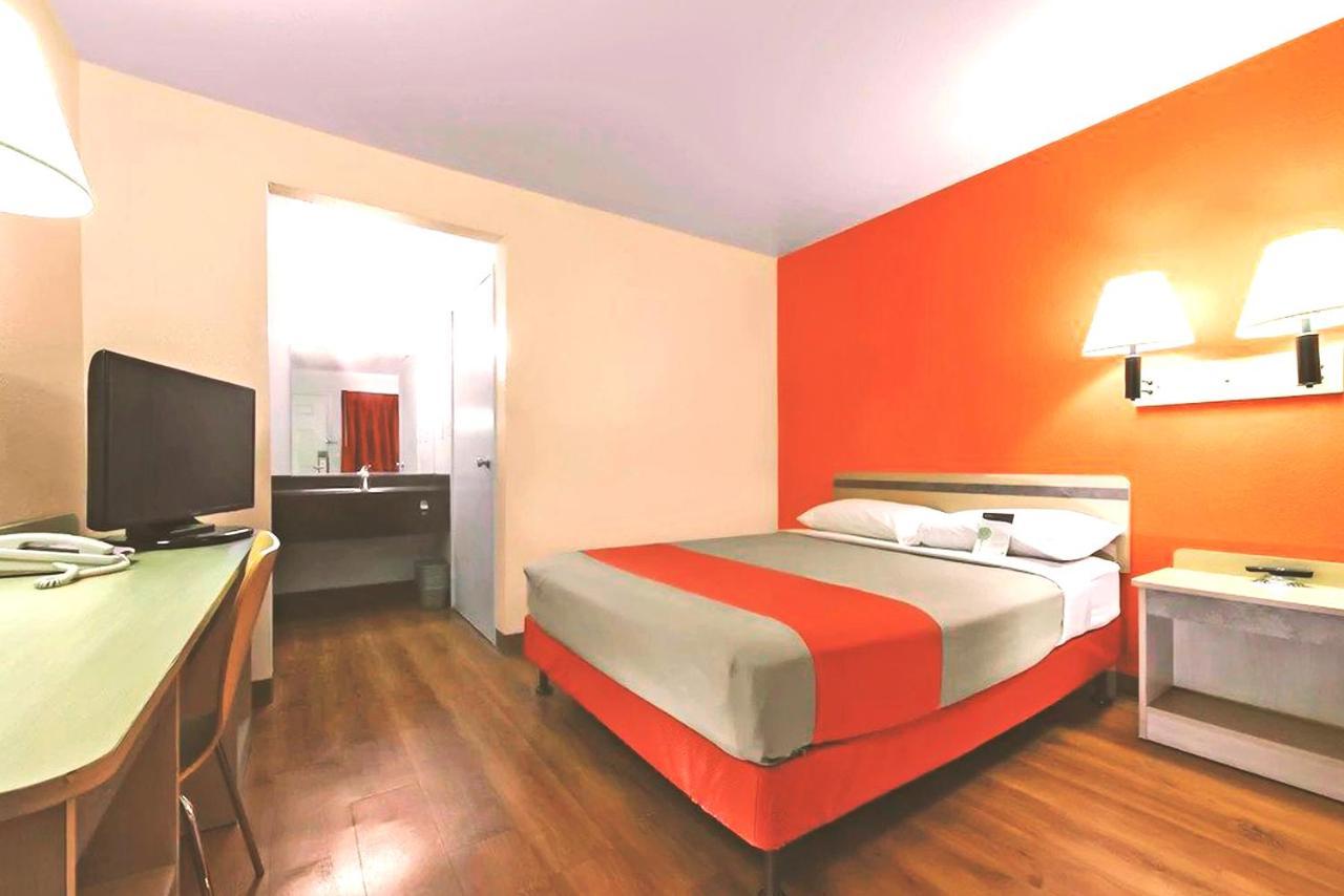 Key Inn Macedonia エクステリア 写真